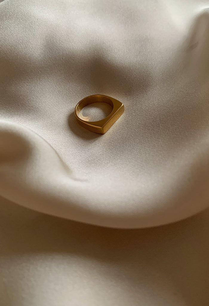 Flat Contemporary Gold Ring