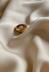 Flat Contemporary Gold Ring