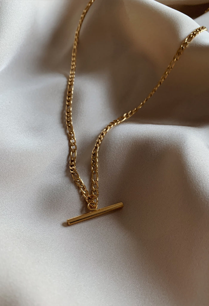 T-Bar Figaro Gold Chain Necklace